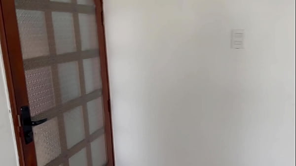 visita inesperada la mejor amiga de mi hermanastra viene a casa y me la follo… que rico culo tiene