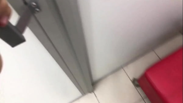 Hermanastra pequeña me cumple el sueño de hacerme una mamada y correrme en su joven cara – HISTORIA COMPLETA