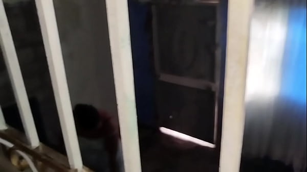 Latina colombiana de gran culo recibiendo una dosis de polla grande.