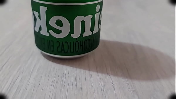 mi hermanastra usando bragas blancas abriendo las piernas