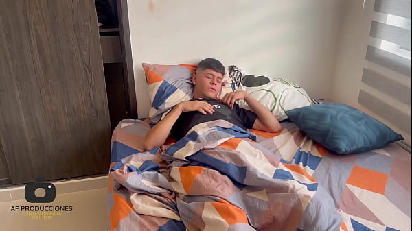 Mi madrastra me da viagra a proposito como pretexto para que la folle duro y rico por el culo.