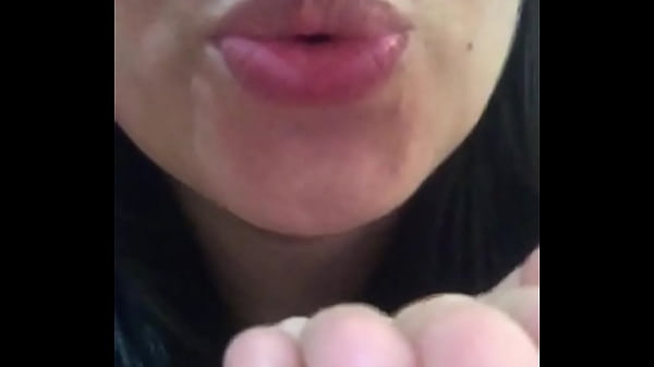 Mi sexy hermanastra culóna se masturba muy rico