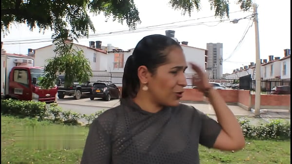 Una Hot madrastra milf recibe la gran polla de su hijastro