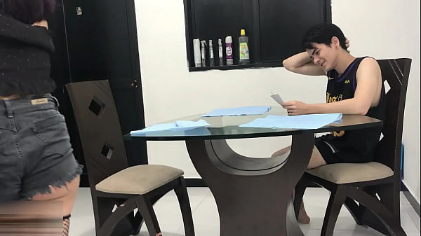 Follandome a mi dulce hermanastra en su cuarto mientras estamos solos